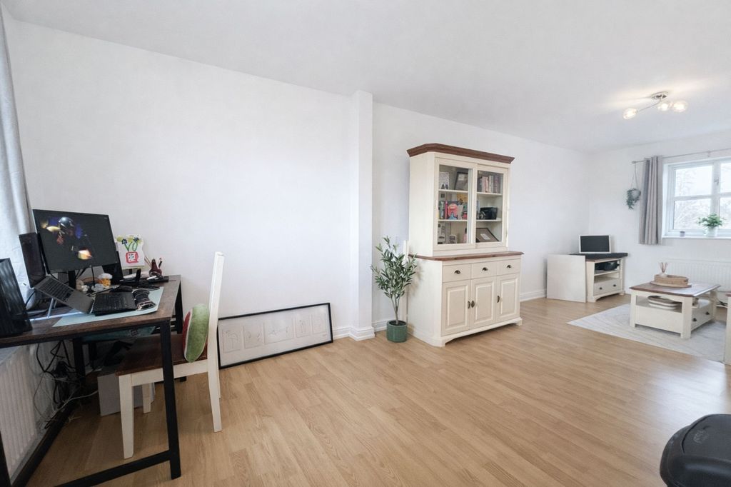 Property photo 3 of 8 Dining Lounge