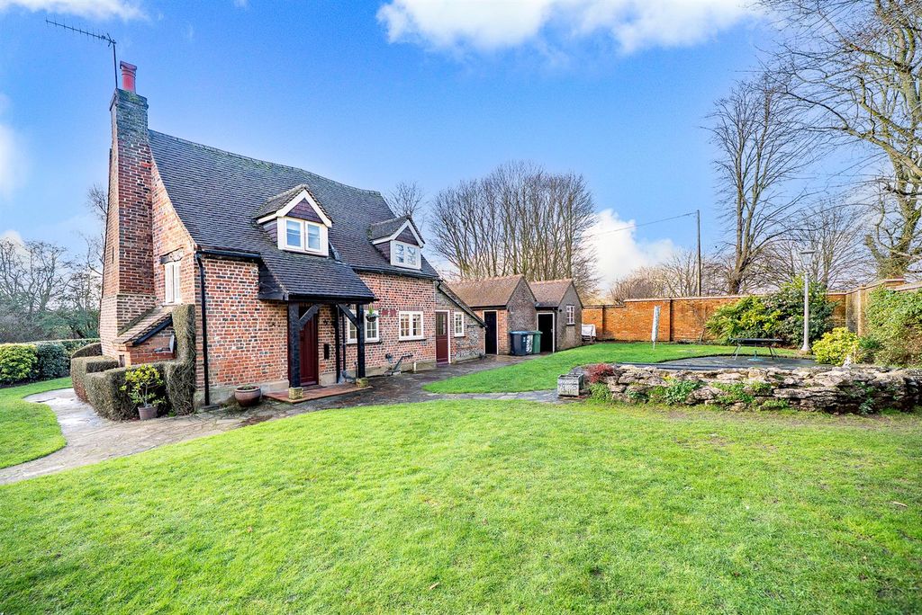 Property photo 2 of 22 White-Hart-Cottage-1022.Jpg Colour.Jpg