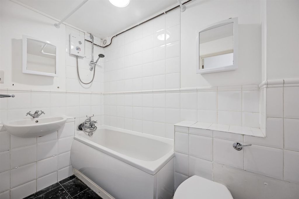 Property photo 3 of 7 Rclr- 27 Willmill Drive- Bathroom 3 (1).Jpg