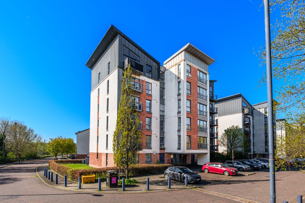 Property photo 1 of 32