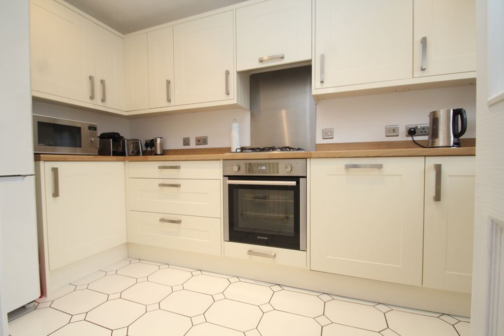 Property photo 2 of 10 Kitchen