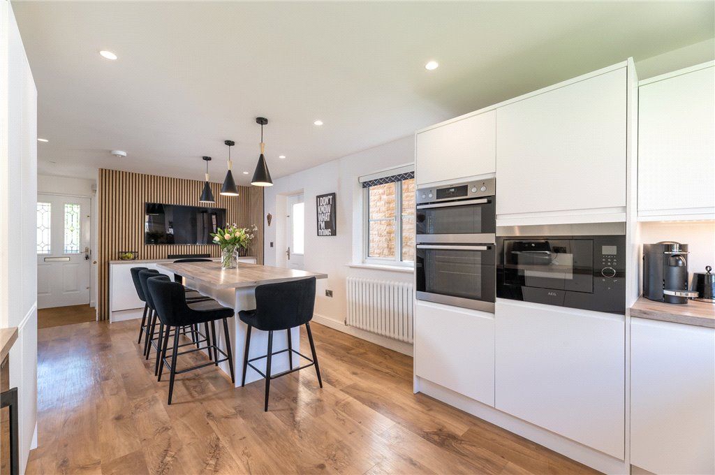 Property photo 3 of 32 Dining Kitchen