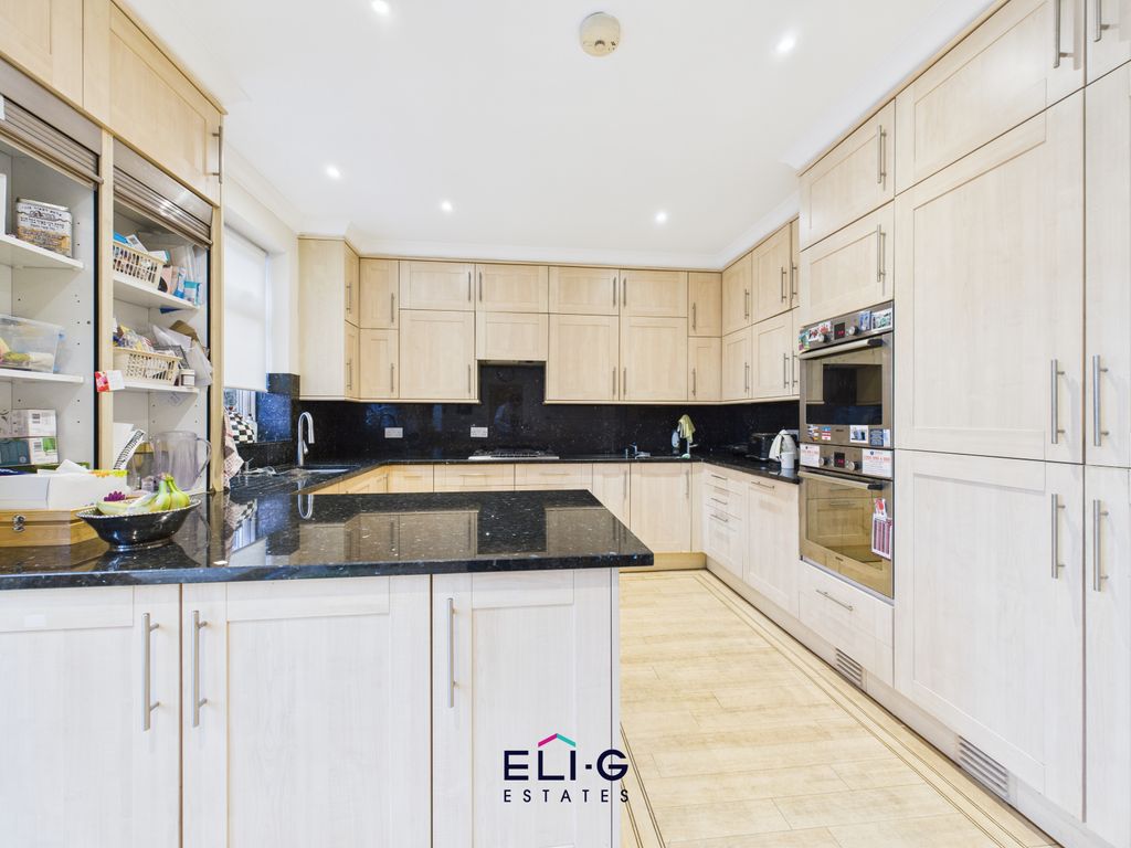 Property photo 3 of 24 Gallery