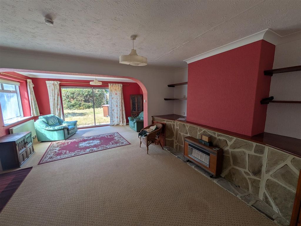 Property photo 3 of 19 Living / Dining Room