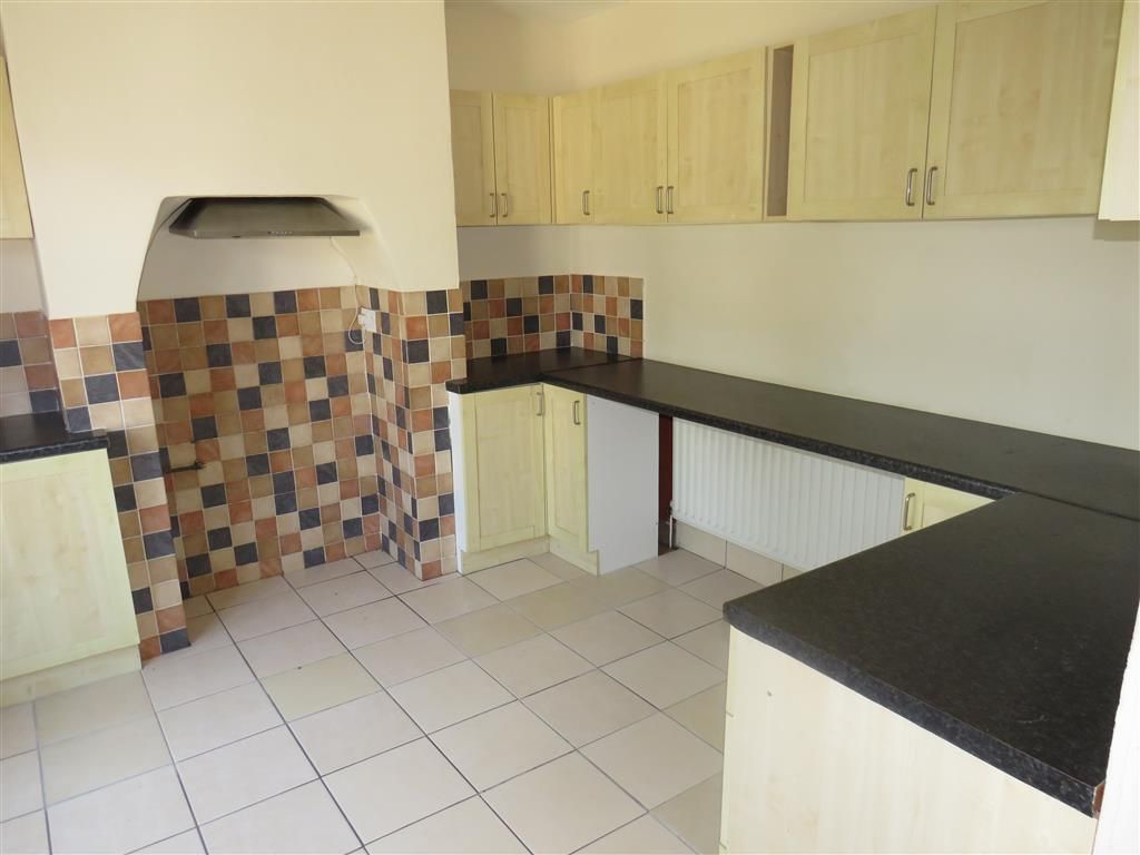 Property photo 2 of 10 Kitchen