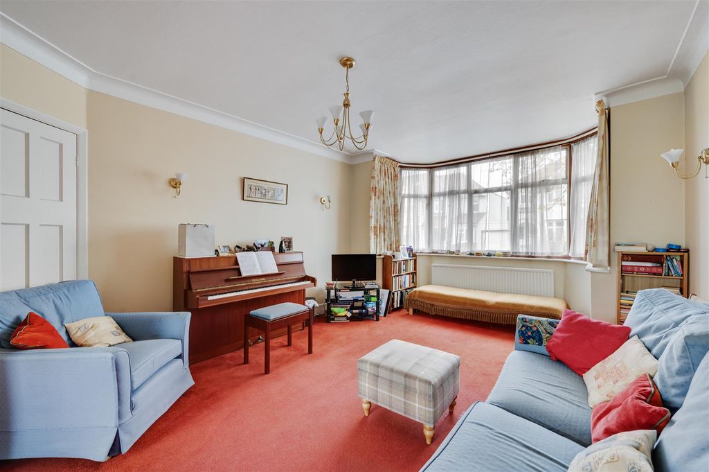 Property photo 2 of 16 Daniels_107, Fleetwood Road London_001.Jpg