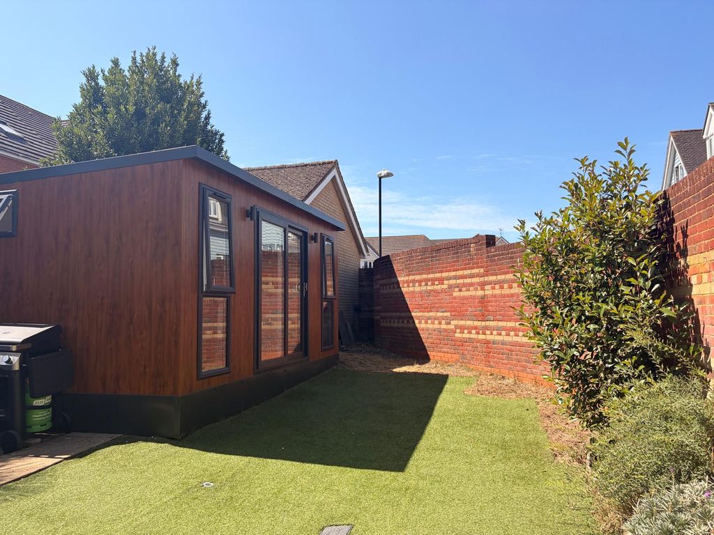 Property photo 2 of 25