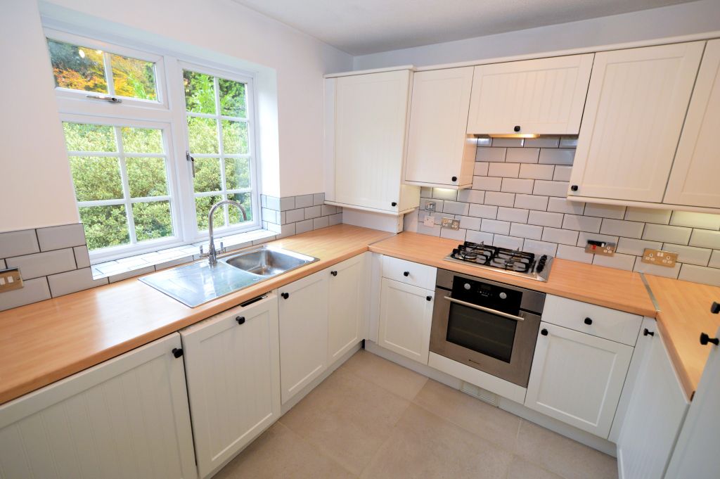 Property photo 2 of 14 Kitchen