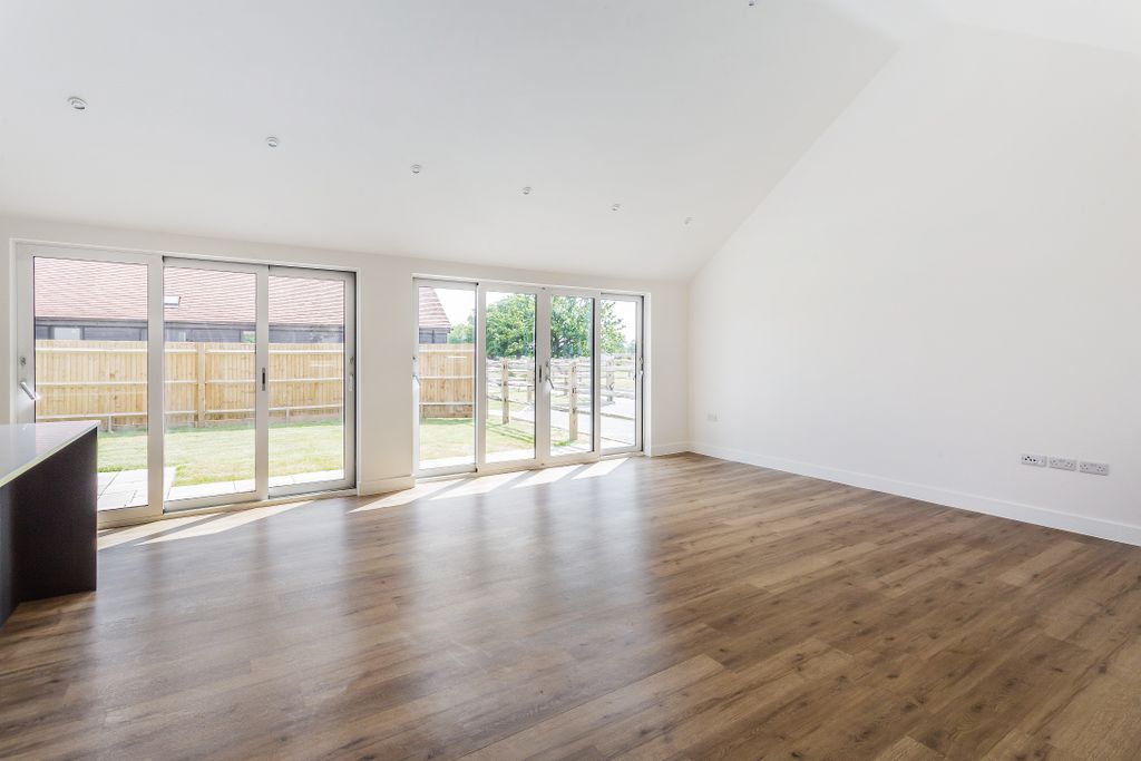 Property photo 3 of 23 Oak-Lodge-3.Jpg