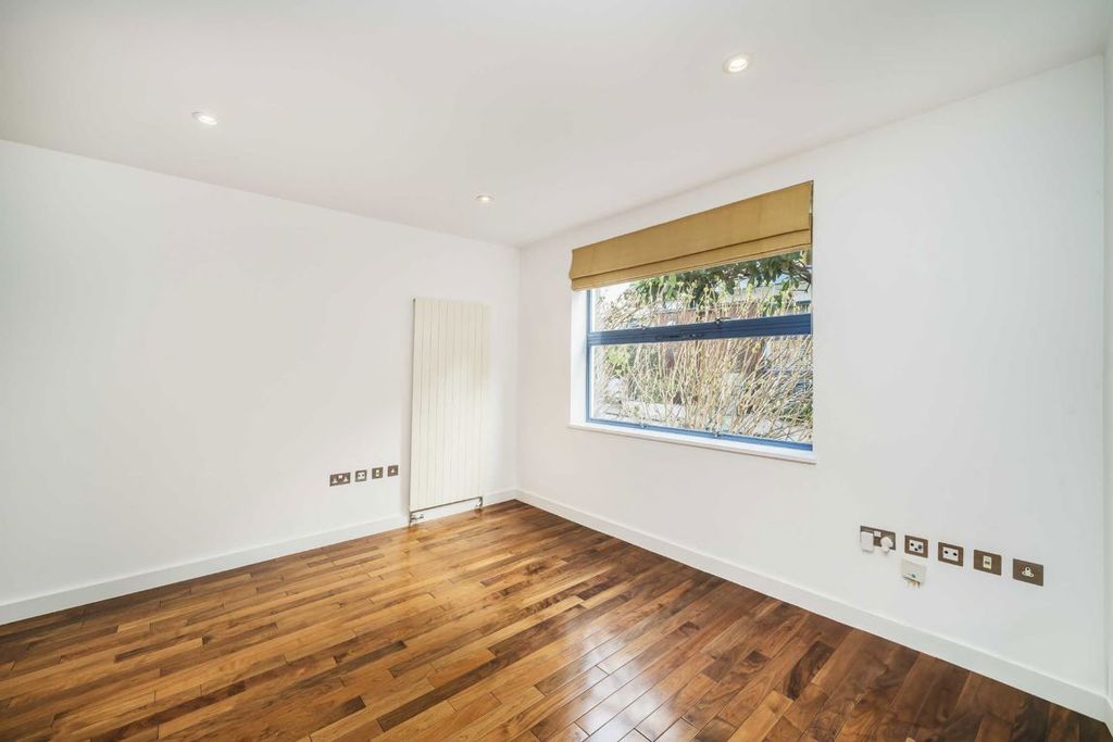 Property photo 3 of 9