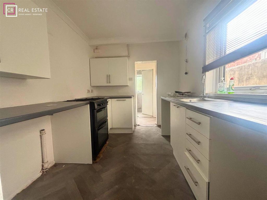 Property photo 2 of 11 Kitchen