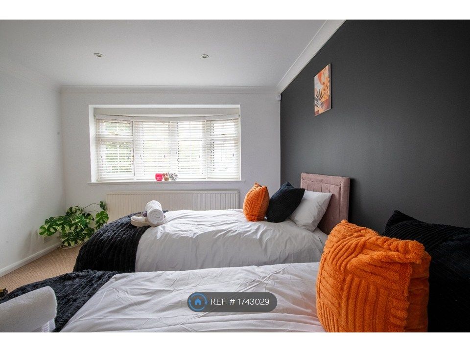 Property photo 2 of 35