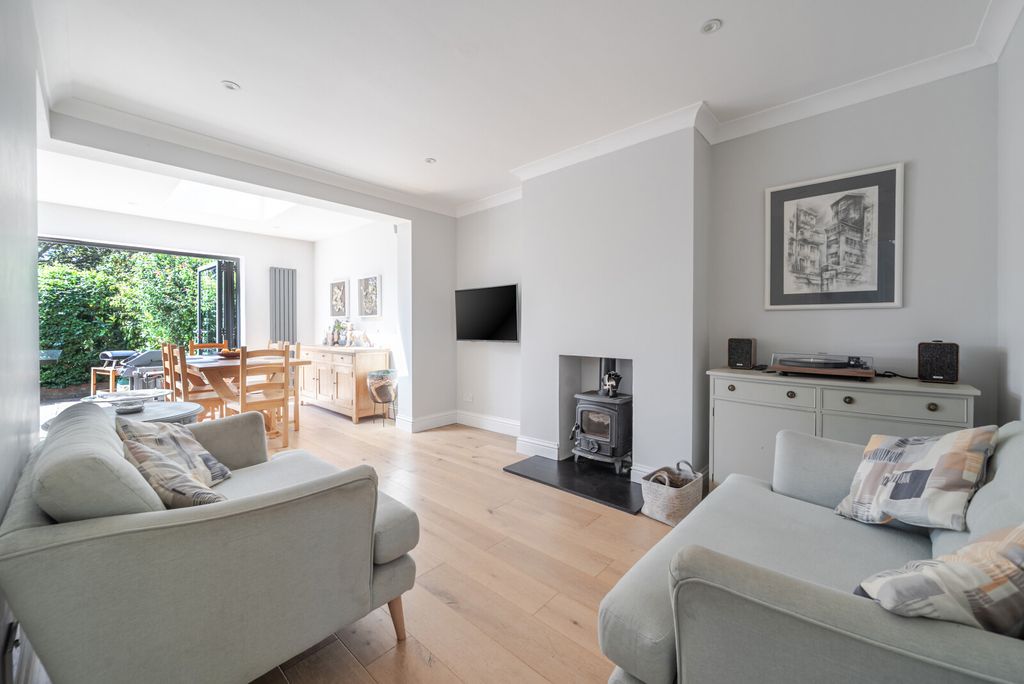 Property photo 2 of 20 5-6A79ba82Eebb5-1...