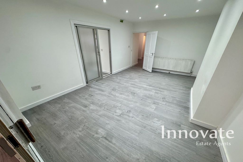 Property photo 3 of 20 Photo 5