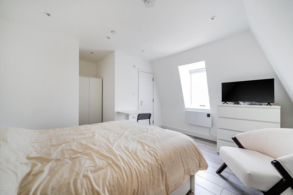 Property photo 1 of 22 Bedroom