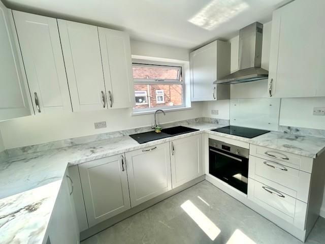 Property photo 2 of 8 Kitchen