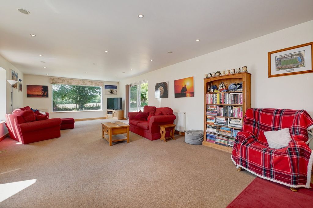 Property photo 3 of 30