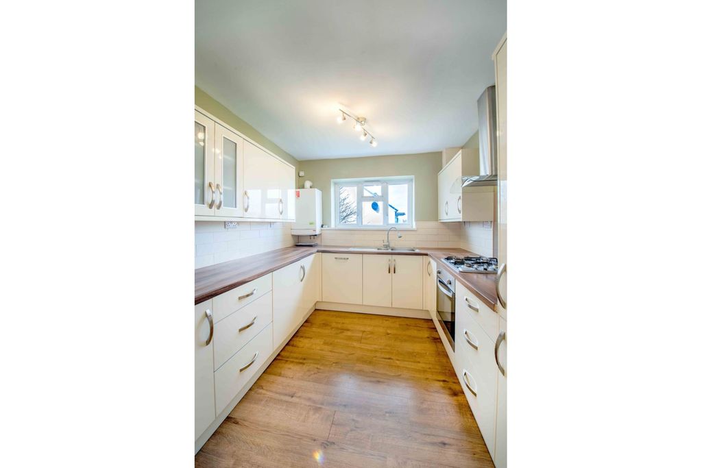 Property photo 1 of 9 Kitchen