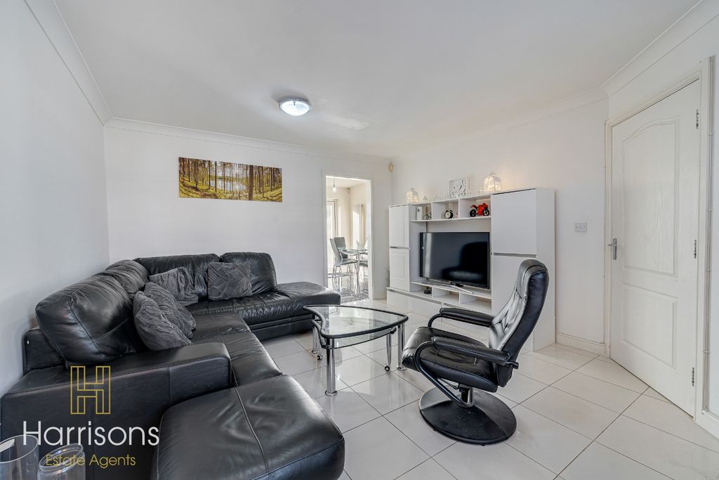 Property photo 3 of 27 4893793