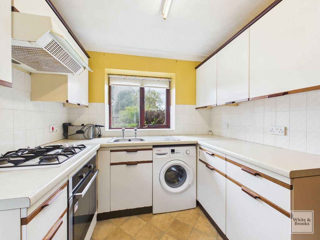 Property photo 3 of 18 Kitchen