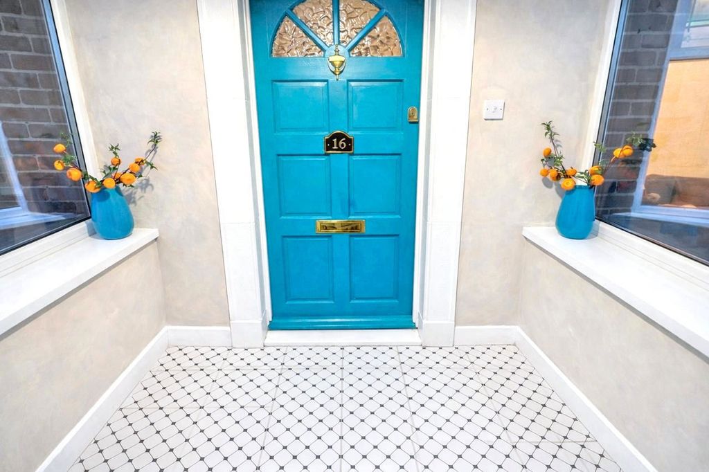 Property photo 2 of 8