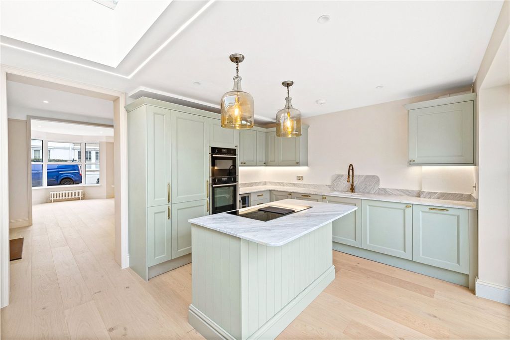 Property photo 2 of 27 Picture No. 22