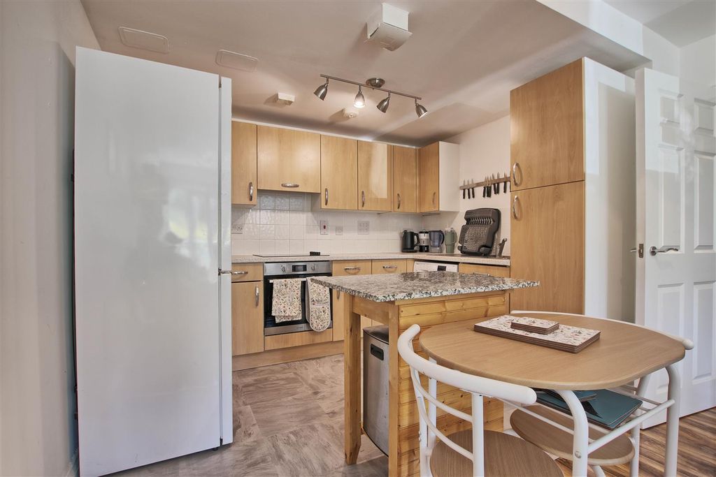 2 bed flat for saleMaltings Close, Cambridge CB5 photo 3
