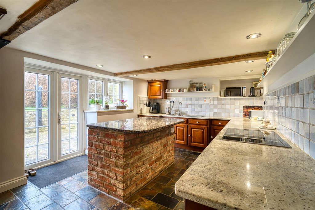Property photo 2 of 12 Kitchen