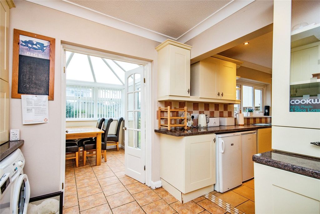 Property photo 2 of 17 Picture No. 21