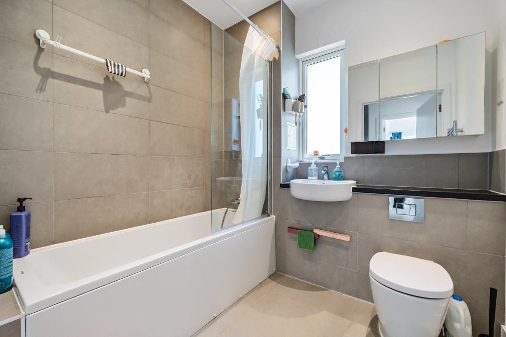 Property photo 2 of 11 Bathroom