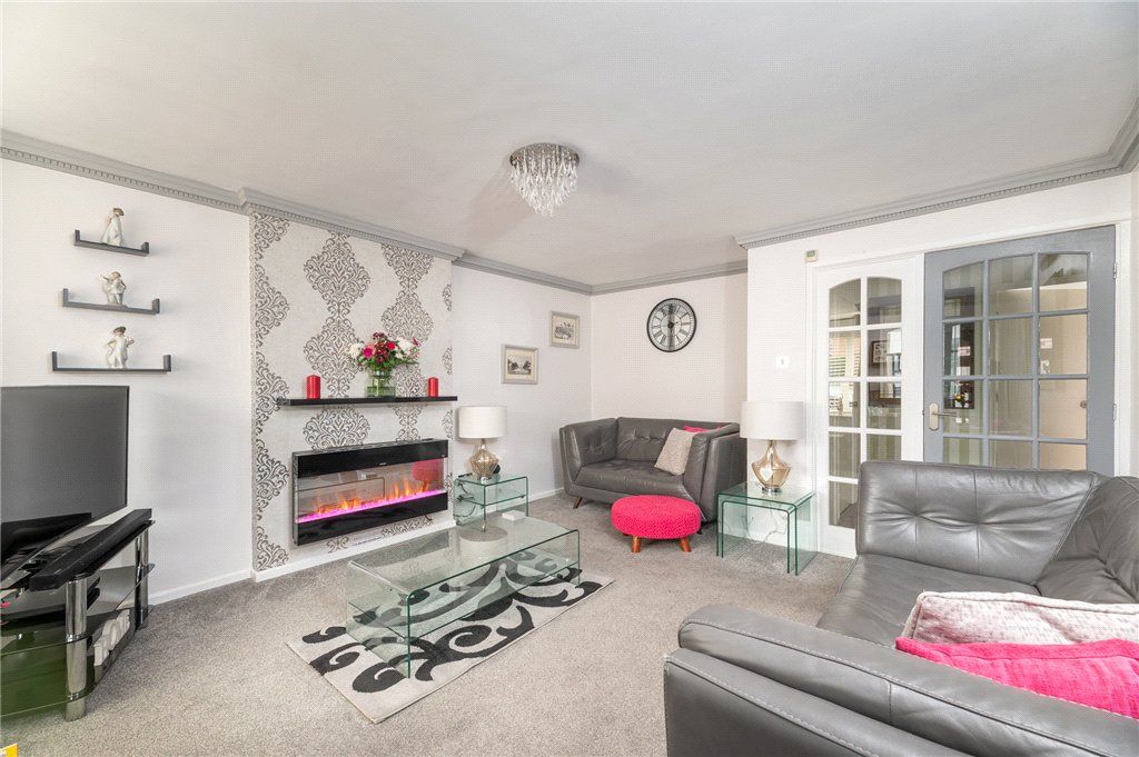 Property photo 3 of 33 Living Room