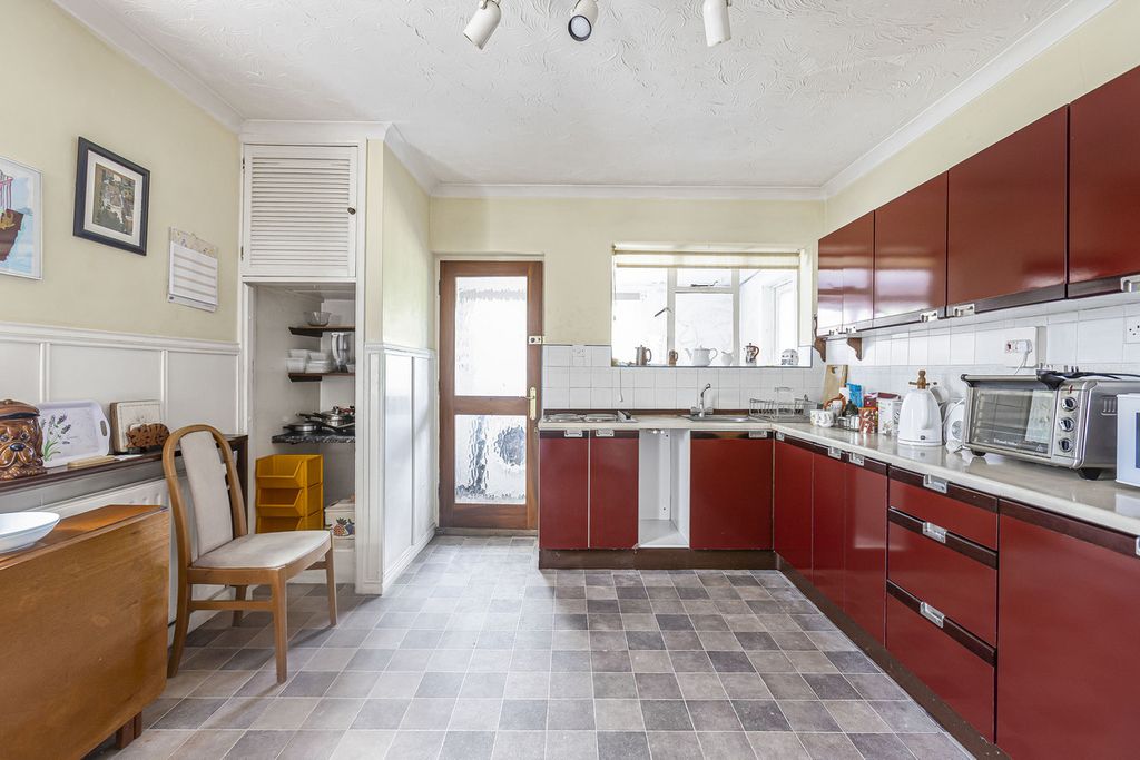 Property photo 2 of 16