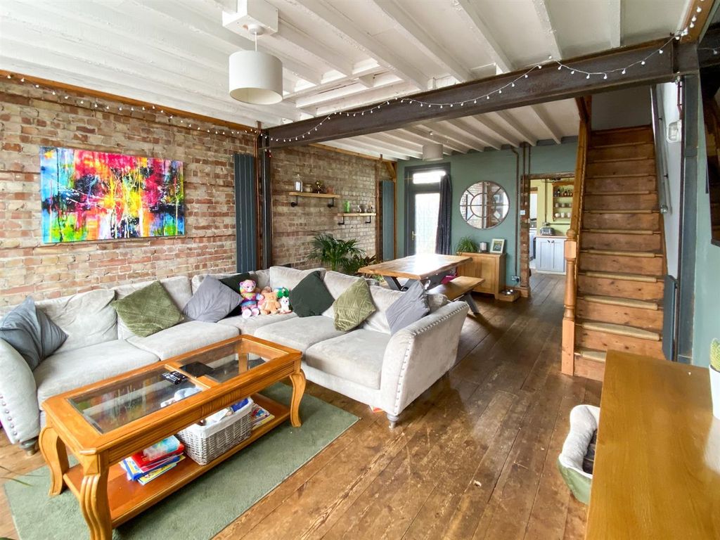 Property photo 2 of 16 Lounge Diner Alternative Angle.Jpg