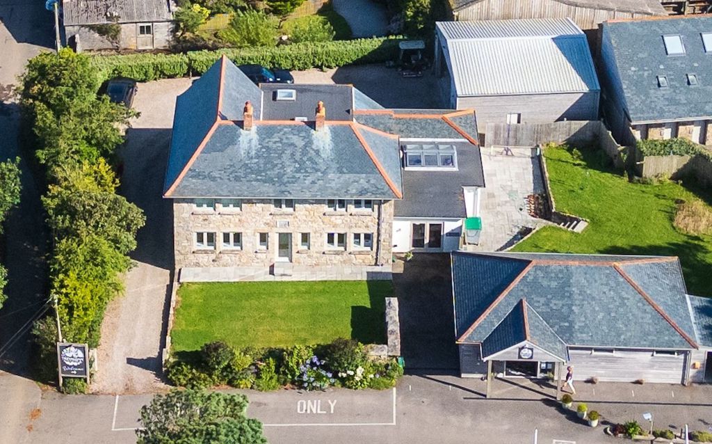 Property photo 2 of 20 Photo 14