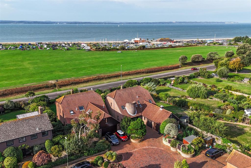 Property photo 2 of 35 View Over Solent