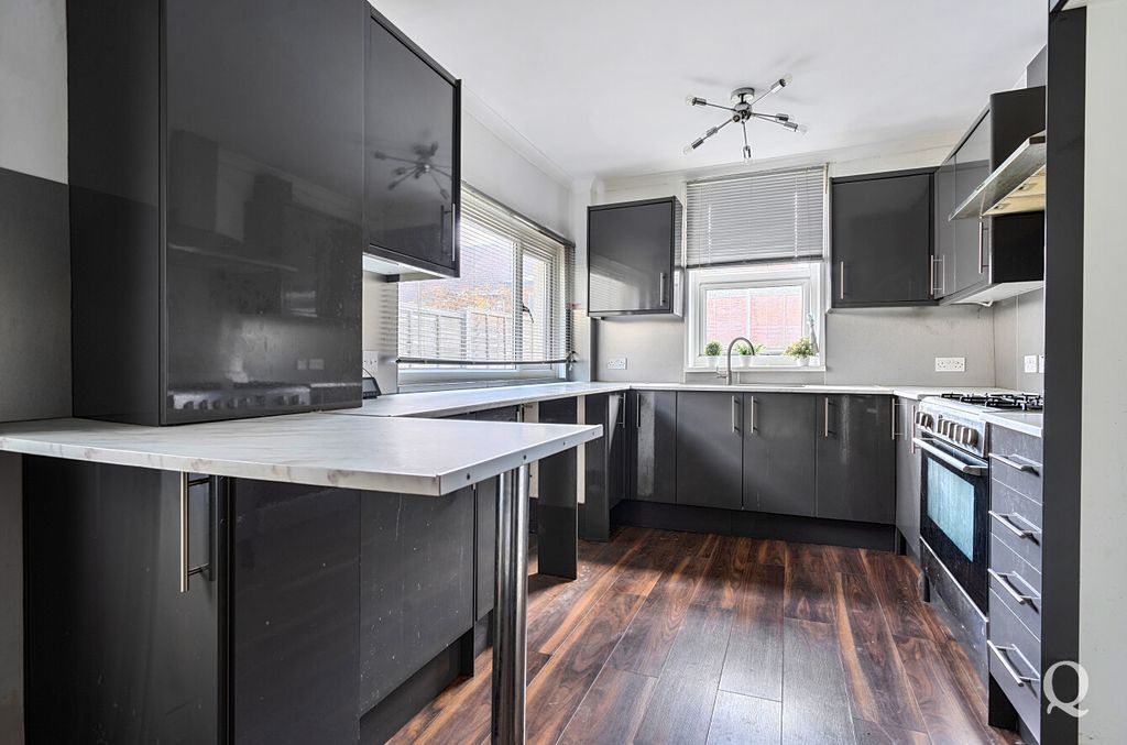 Property photo 3 of 20 629113Fb-E87F-4Df...