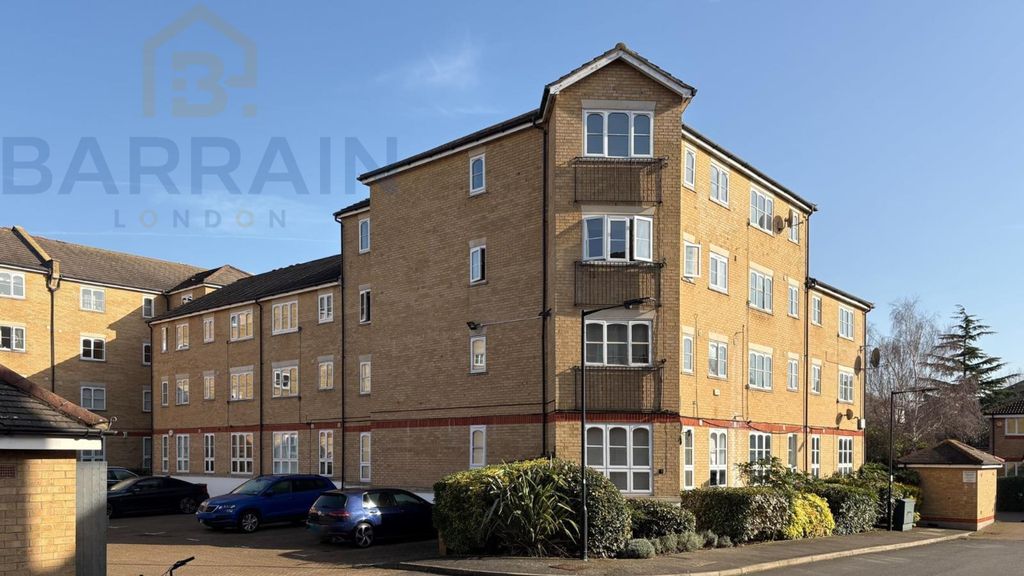 Property photo 3 of 6 Wheat Sheaf, E14 Flat For Sale By Barrain London Estate Agency