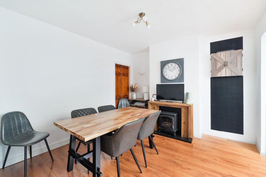 Property photo 3 of 19 Keston Avenue