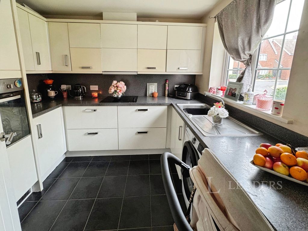 Property photo 3 of 14 Kitchen