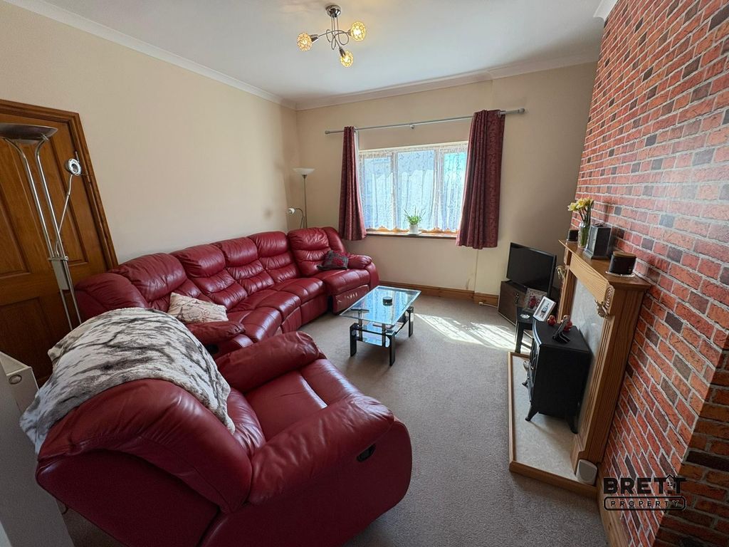 Property photo 2 of 11 Living Room