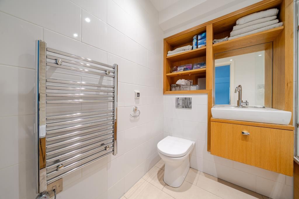 Property photo 2 of 19 Bathroom