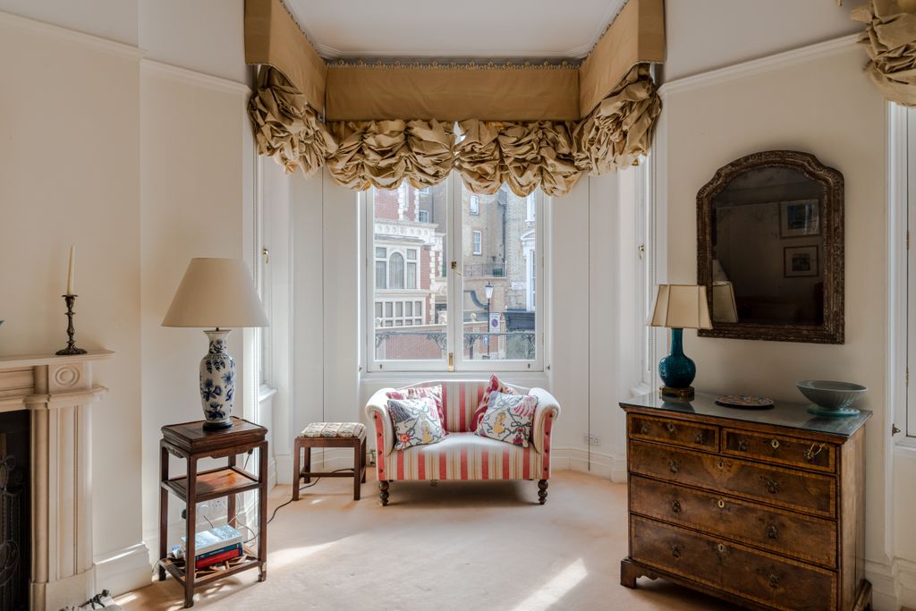 Property photo 3 of 13 Bay Window