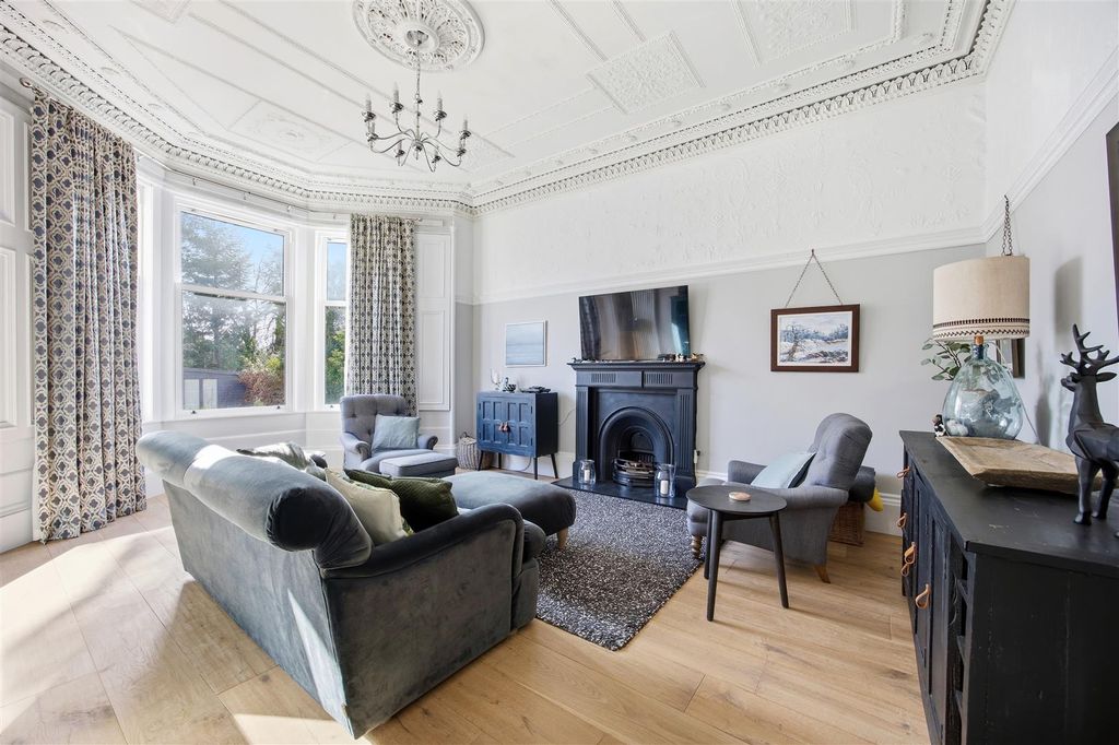 Property photo 2 of 31 9_Beech_Rd_Lenzie_014.Jpg