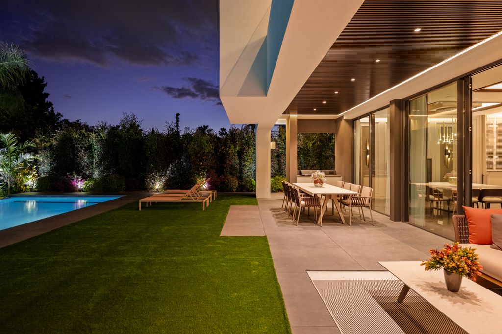 Property photo 2 of 28