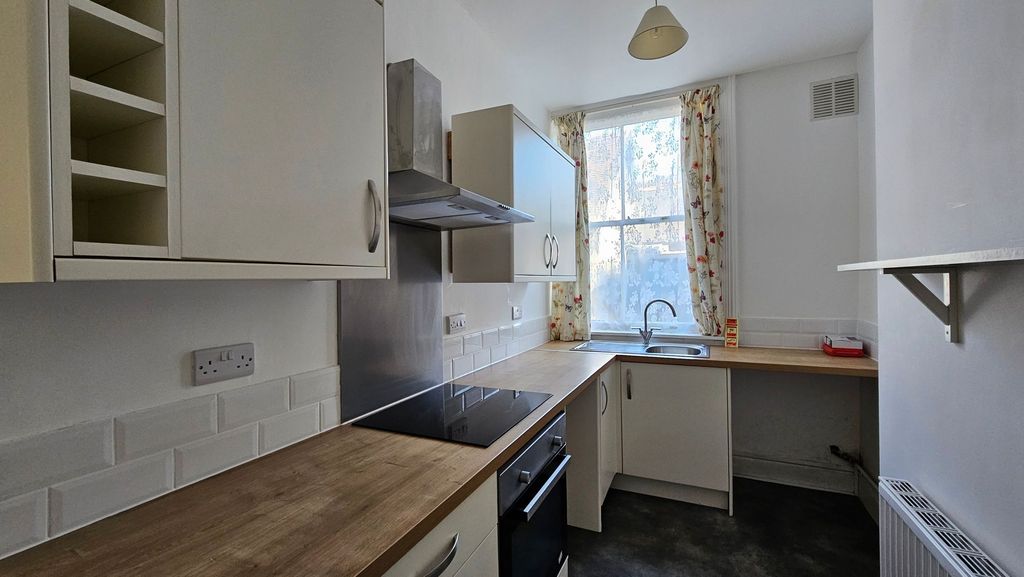 Property photo 3 of 6 Kitchen