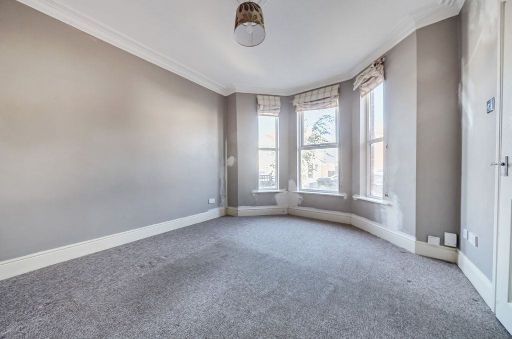 Property photo 2 of 16 1342836-19-68Bab8...