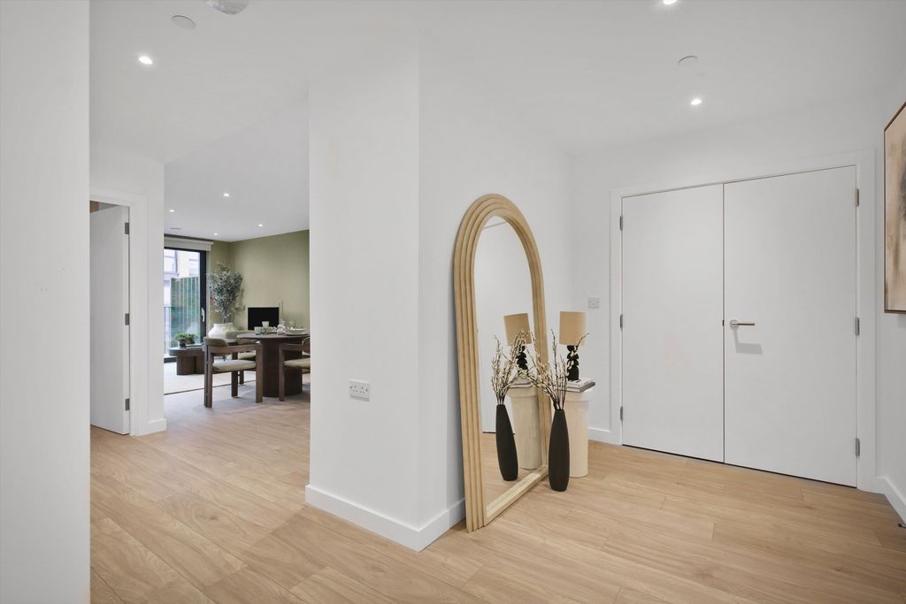 Property photo 2 of 34 Image