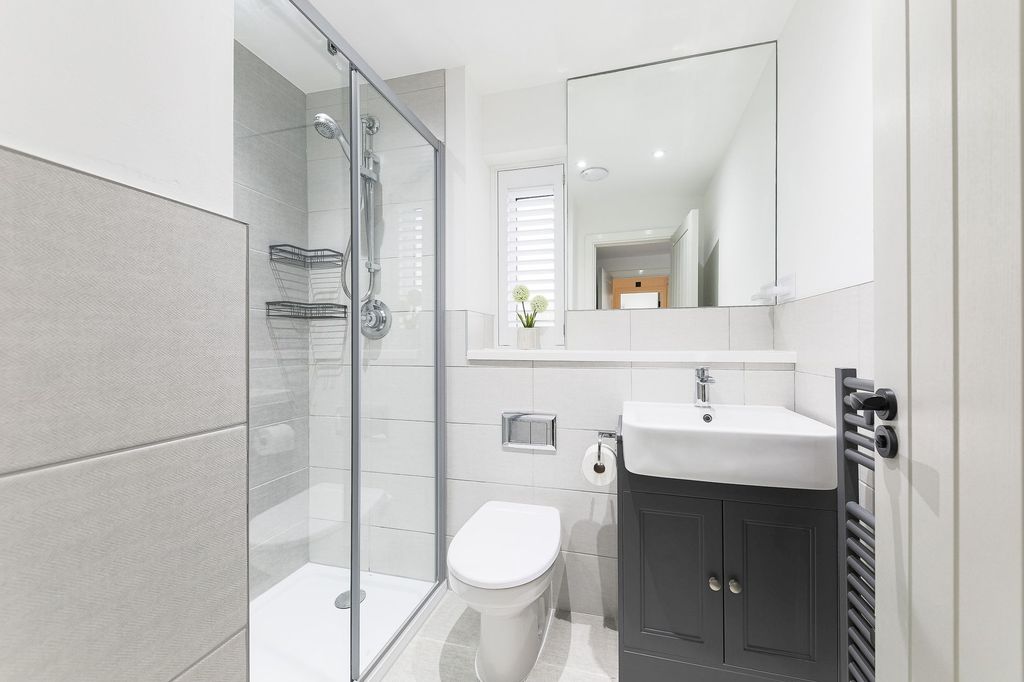 Property photo 3 of 31 En-Suite
