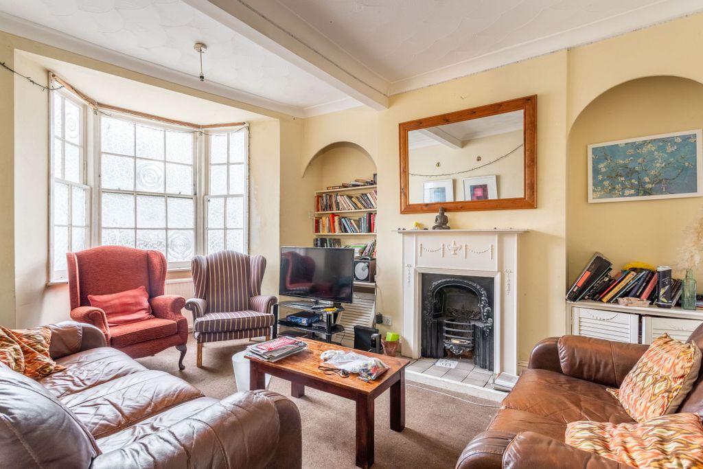 Property photo 2 of 24