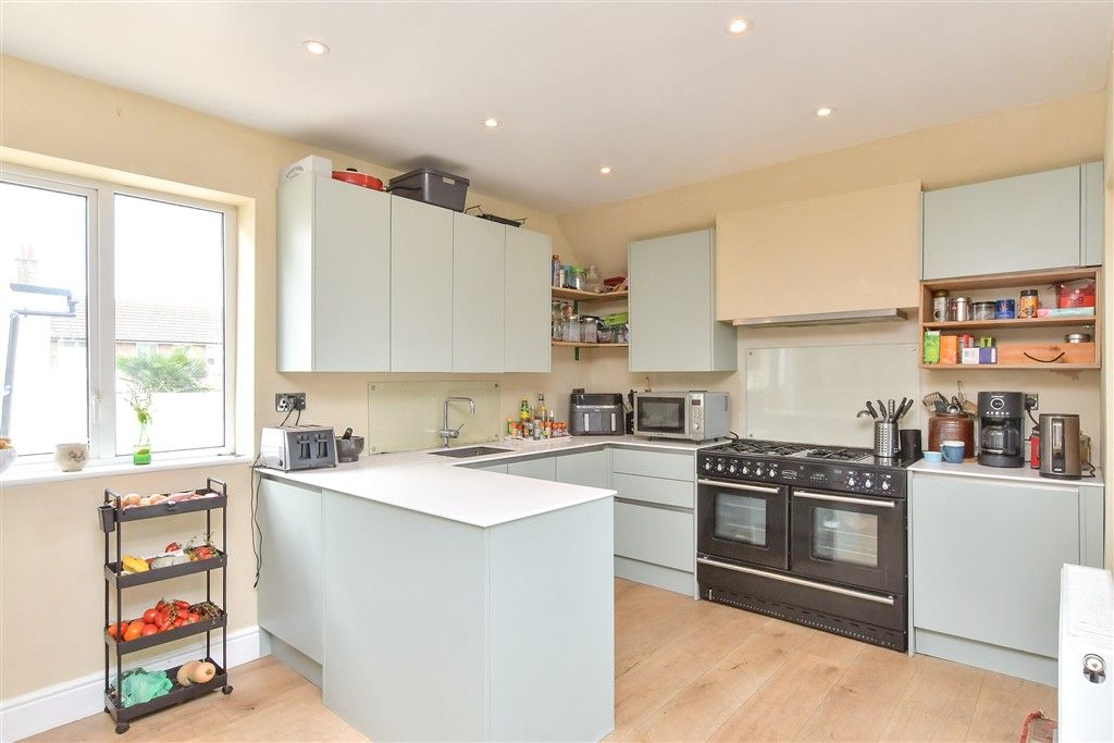 Property photo 2 of 4 Kitchen/ Dining Area